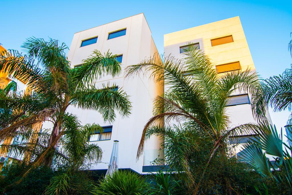 Apartamentos 16:9 Suites Almería Exterior photo
